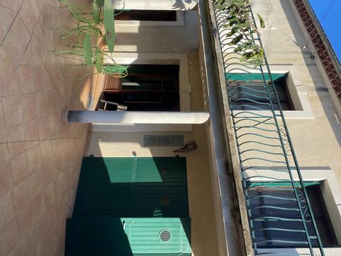 Maison de ville de 137 m² et 125 m² de terrain proche centre ville d'ARLES