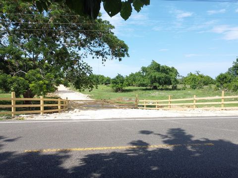 VRAAG NAAR DE BESCHIKBAARHEID Nieuwe woonwijk Cabo Paraiso Gelegen in Abreu, Cabrera, op slechts twee minuten van Playa Grande en drie minuten van het centrum van Cabrera. Residencial Cabo Paraiso biedt een gemakkelijk bereikbare gemeenschap, dicht b...