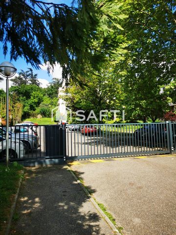 LYON 8 - PARC de PARILLY - TRES CALME