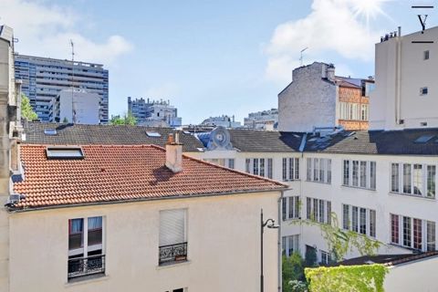 In het hart van het dorp Faidherbe, in een modern gebouw, bieden wij u dit appartement van 74,50m2 aan, op de 4e verdieping met de lift. Deze ruimte bestaat uit een entree, een ontvangstruimte met aparte aangrenzende keuken. Aan de binnenkant, twee r...