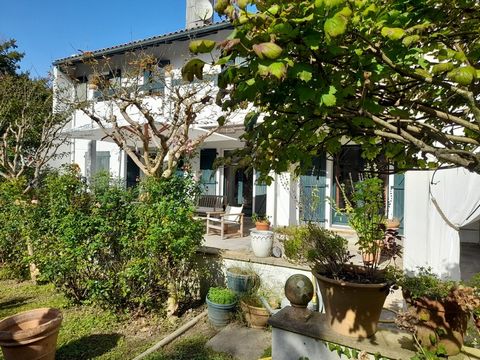 Maison à vendre 9 pièces BIDART (64)