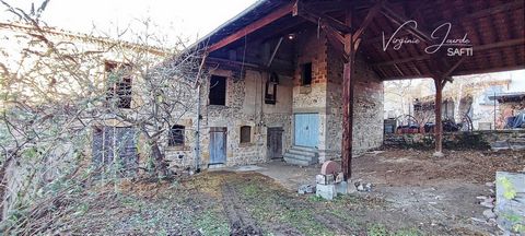 Corps de ferme en pierres à réhabiliter.