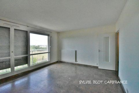 Appartement à vendre 3 pièces 66m² à RIS ORANGIS (91) - cave - place de parking privative