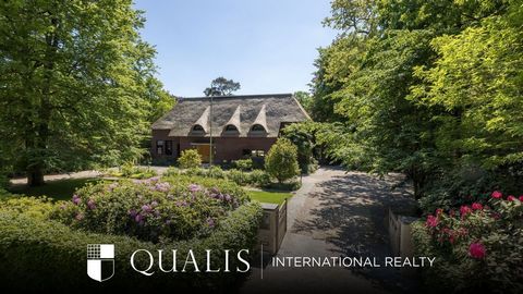 Voel je welkom in Waalre, aan de rand van villawijk “Duin en Ven”, in deze rietgedekte villa van ongekende schoonheid en met alle denkbare luxe. Dit is een villa met hoofdletter V, die werkelijk aan al je woonwensen voldoet. De tuingerichte leefruimt...