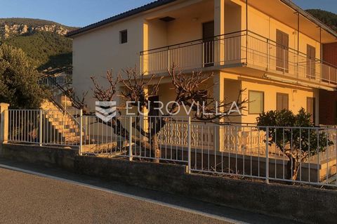Vis, Komiža, spacious and fully furnished house spread over two floors, situated in a quiet location with a beautiful sea view.The ground floor consists of two bedrooms, bathroom, laundry room, living room, dining room, kitchen and hallway.The living...