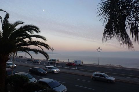 Apartment Stage 1st, View Sea front, position south, General condition Good, Kitchen Installed, Heating Collective, Hot water Collective, Living room surface 18 m², Total surface area 27 m² Bath 1, Toilet 1, Terrace 1, Cellars 1 Building Floor number...