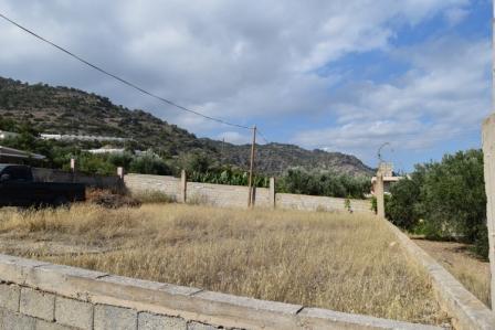 Achlia Due lotti di terreno di 510m2 ciascuno ad Achlia. I lotti sono all'interno della pianta del villaggio. Ogni trama può costruire fino a 240 m2. L'acqua e l'elettricità sono nelle vicinanze e c'è un parcheggio in strada. Infine, le trame godono ...