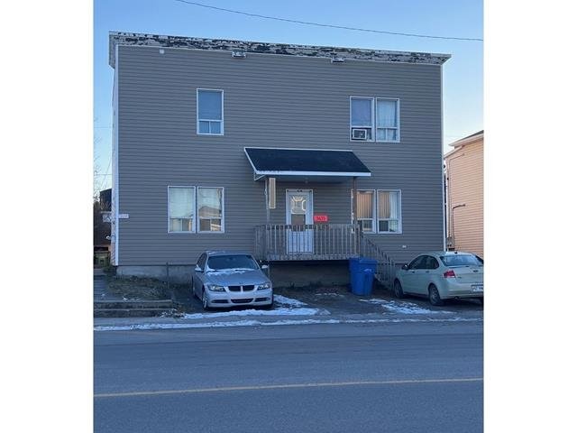 Ideal for an investor! Triplex in good condition. 1x51/2 with basement and 2x41/2, all rented (NC/NE). Stay at a low cost! Inclusions -- Exclusions Personal effects of tenants.