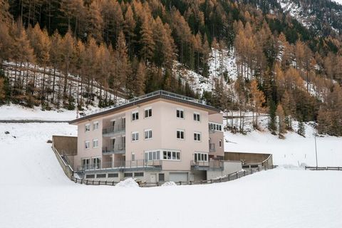 Diese schöne Ferienwohnung für maximal 5 Personen befindet sich in einem Apartmentkomplex im kleinen Ort Zwieselstein in der Gemeinde Sölden in Tirol, unweit von Obergurgl und inmitten der Skigebiete von Sölden, Gurgl und Vent. Die Ferienwohnung befi...