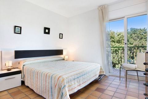 Villa Del Pi is a charming 4 bedroom property located in a very quiet area in Blanes! where you can find restaurants, supermarkets, pharmacies and only 3km from the turquoise and crystalline beach of Blanes. ¡Ideal for a relaxing vacation in Costa Br...