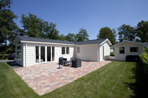 This detached, single-storey chalet is located on the nature-rich holiday park Resort Buitenhuizen. It is located in the middle of the Spaarnwoude recreation area and next to Spaarnwoude Golf Course. The North Sea beach is 13 km away, and Amsterdam, ...