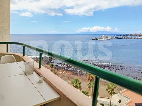 Referencia: 03576. Nous Property se complace en ofrecerle este apartamento con una excelente ubicación en el residencial Costamar, en primera línea de mar y con magníficas vistas al océano. El apartamento es muy luminoso gracias a sus amplias ventana...