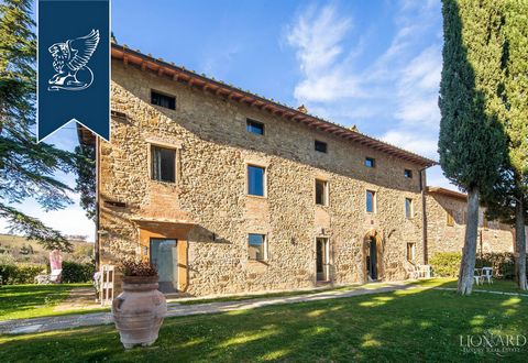 This fantastic luxury farmstead with a pool is for sale in San Gimignano, surrounded by the leafy countryside and 21 hectares of grounds of which 15 are dedicated to vineyards, and a smaller part to olive groves and a forest. The beautiful garden hou...
