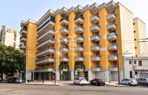 LECCE We offer for sale a large apartment of approx. 170 sqm located in Viale Marche, an area full of services and a short walk from the city centre. The property has a garage and it is located on the fourth floor of a building with lift. The whole s...