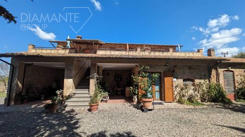 CINIGIANO (GR), Podere Fornace: immersed in the Tuscan hills, a stone farmhouse, used as an agritourism, of about 340 square metres on two levels composed of: * ground floor with large living/reception area, bathroom, laundry area and flat with porch...