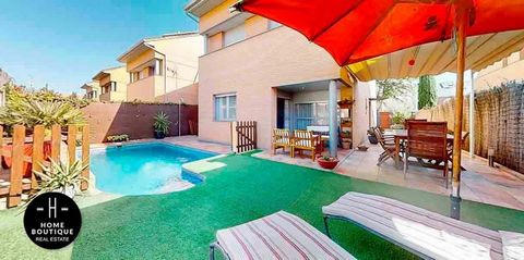 Home Boutique Real Estate sells magnificent semi-detached house of 276 m2 and large plot of 301 m2 in one of the best areas of Paracuellos de Jarama. We start our visit in a beautiful and well-kept garden, through which you can access the house. Spac...