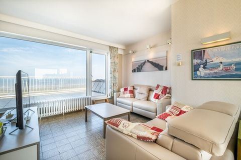 Penthouse apartment located on the seafront with 2 bedrooms and a large terrace with a view of the sea. Layout Penthouse with 2 bedrooms on the seawall. 2 large terraces. This apartment consists of a living room with sea view and access to the terrac...