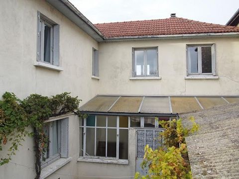 Village house in Asnières-les-DIjon, entrance living room fireplace, kitchen, bathroom, 1st floor, 4 bedrooms, bathroom, attic, electric heating, workshop, garage 2 cars, intimate inner courtyard without vis-à-vis. To visit and assist you in your pro...