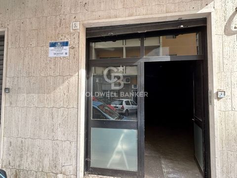 PUGLIA - BAT - BARLETTA - VIA RIZZITELLI We offer for sale a unit for commercial use, of approximately 200 m2 located on the ground floor. The property is part of a residential condominium, and is characterized by a very large exhibition space with t...