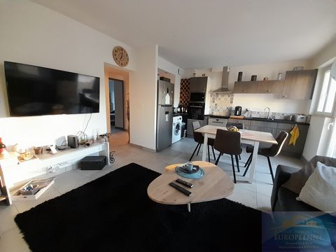 Lourdes, route de Tarbes sector, on the 1st floor, totally renovated type 3 apartment of 56 m2 with cellar composed of an entrance with cupboard, living room of 21 m2 with furnished and equipped kitchen opening onto a balcony, shower room, bedroom 1 ...