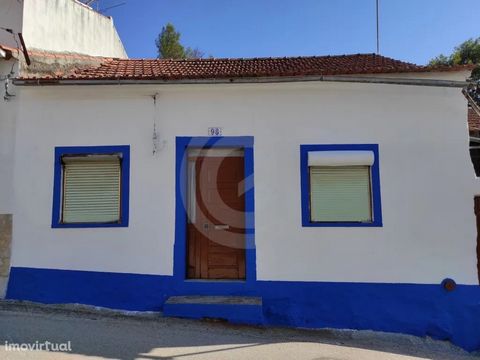 An excellent opportunity to rehabilitate, it is very well located with land area of 150m2 and implantation of 50m2 Just 12 minutes from the city of Torres Novas and 3 minutes from the entrance of the A1 and A23 is about 1 hour from Lisbon and 18km fr...