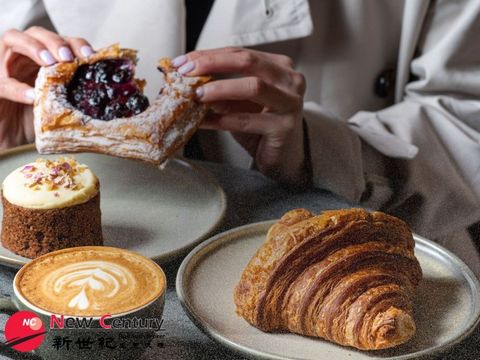 BAKERY CAFE -- BALWYN -- #7756358 Roasting coffee shop * Located in a busy BALWYN location, within the Balwyn Secondary School district * The store is spacious 150 square meters with a full set of new equipment and an oven * $12,000 per week, open fo...