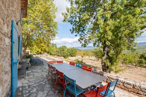 Set amidst natural surroundings, this scenic villa in Saignon has 6 bedrooms to sleep, 12 people. It is ideal for families on holiday together. Enjoy the coolness of your private swimming pool, even as the temperature soars outside. You can relax on ...