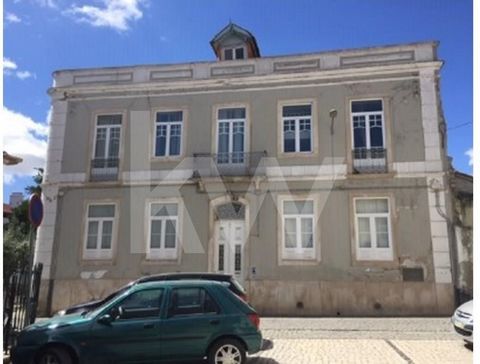 Is this the perfect location for my project? The historical center of Santarém is a treasure of culture, architecture and tradition. You will be invited to travel back in time with the old and gradeur buildings, stunning churches and charming squares...