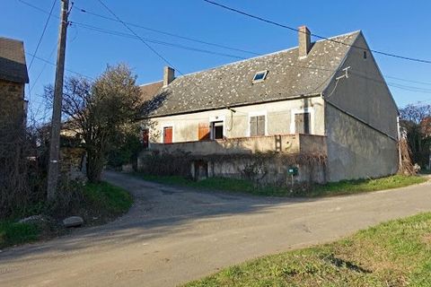 18300 - Near Sancerre Semi-detached house to renovate, located in a quiet area, in the heart of the Sancerre vineyards, in a village of 500 inhabitants. House of about 70m2 comprising: a main room of 40m2, dining room/ living room / open kitchen, ope...
