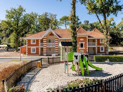 Soulac-sur-Mer is located in Aquitaine, 95 km from Bordeaux and 40 min from Royan (by ferry). The residence is 300 meters from the beach and 1.5 km from the city center. Apartment with 1 bedroom for 4/5 people Superior Accommodation description: 1 li...