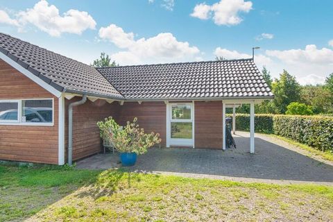 Beautiful summer house located in a quiet summer house area near a child-friendly beach. Enjoy the holiday in this holiday home which is bright and well furnished with a large living room in open connection with the kitchen, from the living room ther...