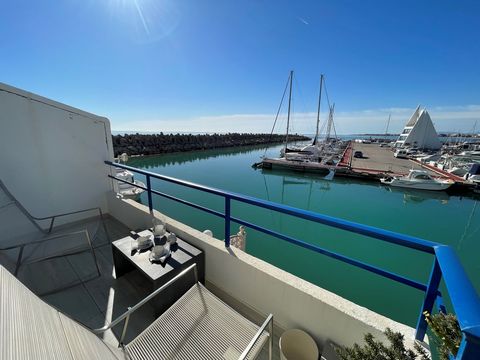 If you are looking for a dream place to enjoy the sea, I have the perfect property for you. This is a splendid beachfront apartment, located in the Poblado Marinero de Las Fuentes complex in Alcossebre. This magnificent property has a spacious living...