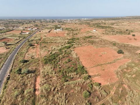 Gemakkelijke en praktische toegang. Dankzij de ligging tussen de fijne zandstranden en de snelweg kunt u optimaal profiteren van alle voordelen van deze regio. U bereikt de prachtige stranden van Guereo in minder dan 3 minuten, waardoor u kunt ontspa...