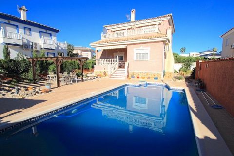 Here we have an exceptionally spacious 5-bedroom detached villa for sale, just a stone’s throw from Quesada high street!  The villa occupies a large but easy to manage plot which boasts a private swimming pool, BBQ and outdoor dining area, sunbathing...