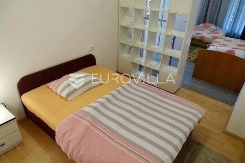 Kastav, Brestovice – Studio Apartment for Rent, 55 m² with Terrace This studio apartment is available for rent and has a total area of 55 m². It consists of a bedroom, a living area, a small kitchen, and a bathroom with a shower. The terrace is furni...