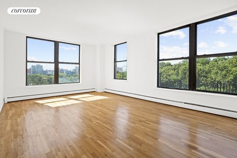 Bright and spacious, this 3-bedroom, 2-bathroom high floor unit at the Lido Hall Condominium offers direct Central Park views and includes a PRIVATE PARKING spot. The kitchen and bathrooms in this unit are in need of renovation so it's a great opport...