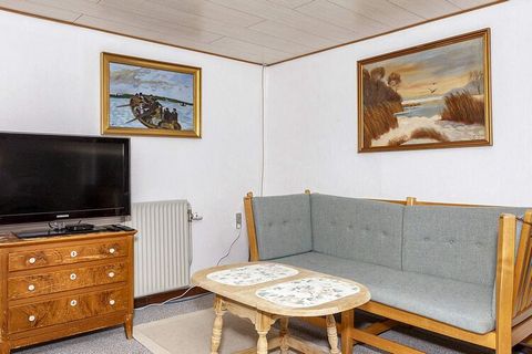 Im Nationalpark Thy finden Sie dieses Ferienhaus für max. 5 Personen, in dem Sie ein wunderbares Naturerlebnis mit fantastischer Ruhe erleben können. Die Gegend bietet die Möglichkeit zum Wandern in Wäldern, über Heiden, in Dünen und auf den Kreidein...