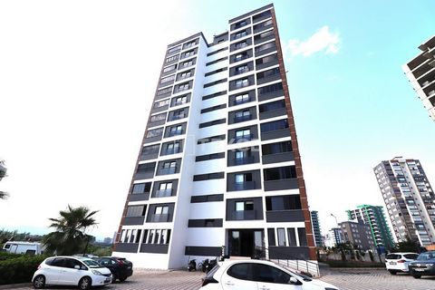 Apartamento elegante a uma curta distância de todas as comodidades sociais em Mersin Mezitli Mezitli é uma das maiores e mais preferidas áreas de Mersin. Em Mersin, shoppings, marcas famosas, redes hoteleiras internacionais e investimentos turísticos...