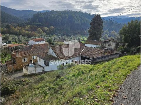 Villa con 3 camere da letto a Vale Cordeiro (Arganil), con diversi ripostigli, soffitta, terrazze e patio esterno. Di architettura tradizionale, l'edificio si sviluppa su 2 piani più sottotetto: - piano d'ingresso (1° piano a cui si accede direttamen...