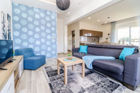 Location: Istarska županija, Pula, Veli vrh. Istria, Pula, Veli Vrh Modern furnished apartment in a newer building near Veli Vrh school, kindergarten, forest. It is only a few minutes' drive from the city center, as well as to the beach and the sea i...