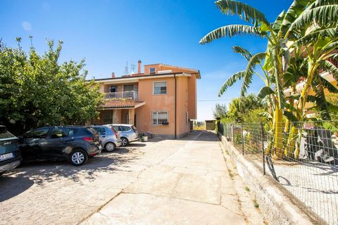 Su Strada Provinciale di Porto Clementino proponiamo in vendita appartamento indipendente di 110 mq, posto al primo piano con balcone e terrazza completamente ristrutturato. La proprietà è ubicata in una piccola palazzina, con doppio ingresso carrabi...