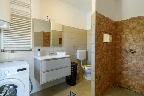 2 camere da letto, 2 bagni, sauna, piscina, grill, terrazza, balcone, 2 posti auto