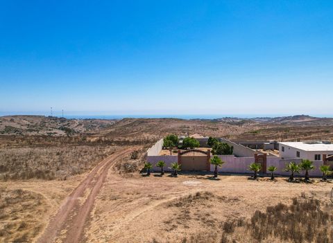 Questo appezzamento di terreno di 960 m2 a Colonia Caborca Hermosillo Ejido Plan Libertador, a Playas de Rosarito, offre infinite possibilità per creare il ranch o la fattoria dei tuoi sogni. Con le sue grandi dimensioni e la sua posizione a soli 3 m...