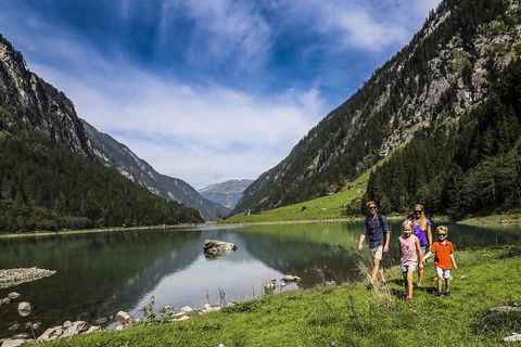 Chalet in Zillertal, Mayrhofen, Tyrol. Sauna, WiFi, dishwasher, wellness shower, fireplace, Tyrolean parlor, skiing, hiking, climbing.