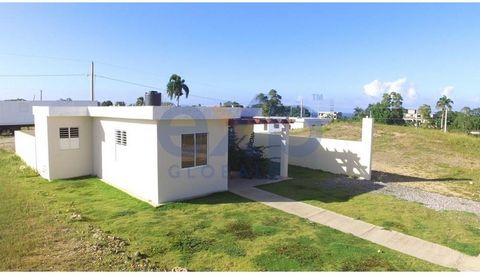 Maison de type A, dans l’urbanisation Brisas del Cerro, dans la zone la plus élevée de la ville de Nagua. Dans le cadre du régime TRUST pour donner plus de garantie aux clients et applique le bonus de logement pour les Dominicains qui n’ont pas d’aut...