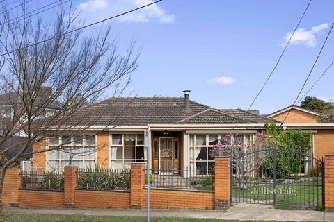 Positioned on a sweeping 529sqm (approx.) corner block, with vehicle access from both Victoria Street and peaceful Daphne Street, this single level brick home presents an exciting range of future possibilities. With a spacious four-bedroom layout enc...