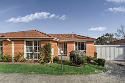 Just right for property investors, downsizers and first home buyers, these sort of homes are few and far between. Maintained to high standards by the current tenant, this two-bedroom villa flaunts a gracious single storey footprint and is in a locati...