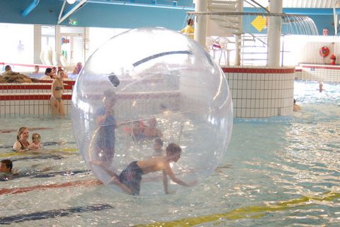 Dit vrijstaande, moderne en gelijkvloerse vakantiehuis staat op vakantiepark Kustpark Texel, op ca. 2 km. van het Noordzeestrand en 1,5 km. van het levendige en gezellige centrum van De Koog. Het comfortabel en gezellige ingericht vakantiehuis beschi...