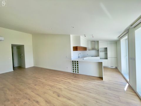 1 Slaapkamer Appartement Av Central Uitstekend appartement op de beste locatie in Braga Hoogwaardig concept in afwerkingen Gerestaureerd gebouw in het hart van het historische centrum Zeer modern interieur Originele exterieurarchitectuur behouden Uit...