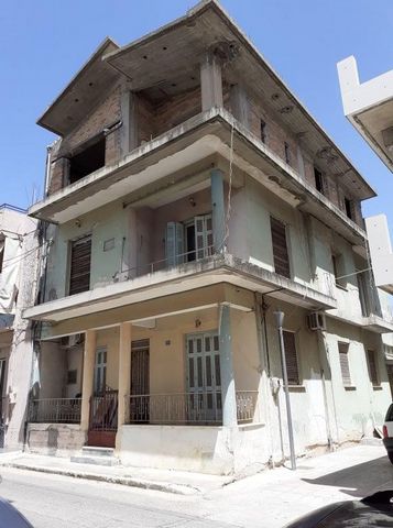 Three-storey building for sale in Pyrgos, Peloponnese. The building 281.5 sq.m., elevated ground floor – 1st – 2nd, corner, 3 bedrooms, construction ’70, without elevator, needs renovation, Ground floor (elevated) and 1st floor built in 1970 complete...